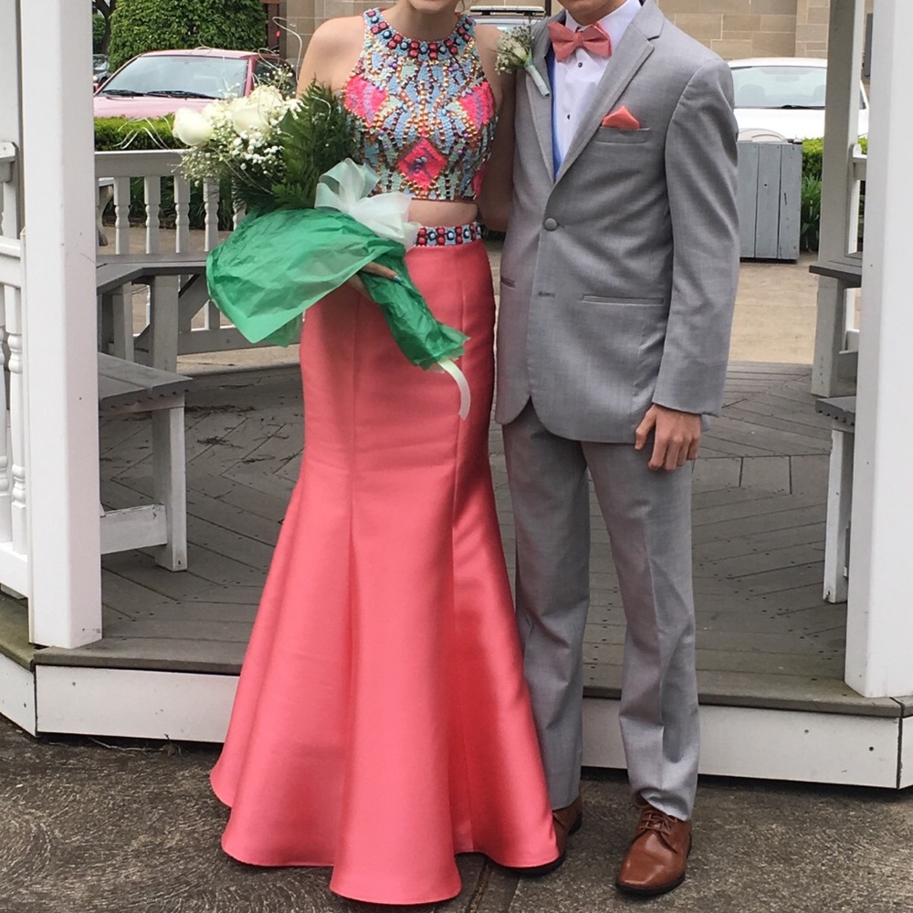 Prom dress - Picture 2 of 4